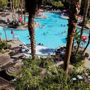 Meet your Posher, Raquel